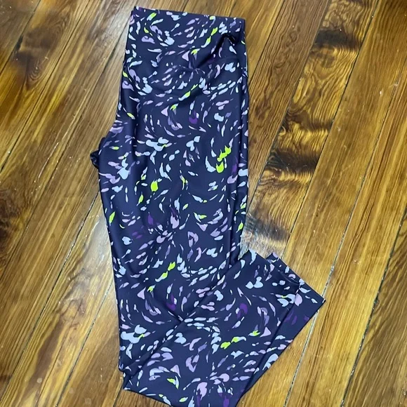 Old Navy Workout Leggings NEVER WORN - Picture 1 of 3